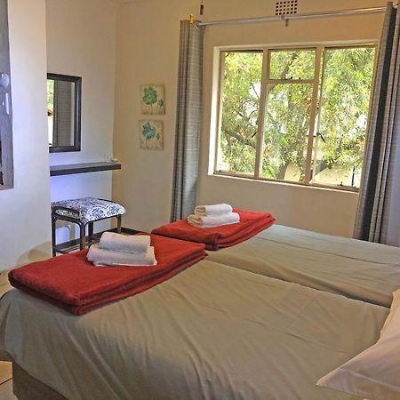Hills And Dales Accommodation Lanseria Bagian luar foto