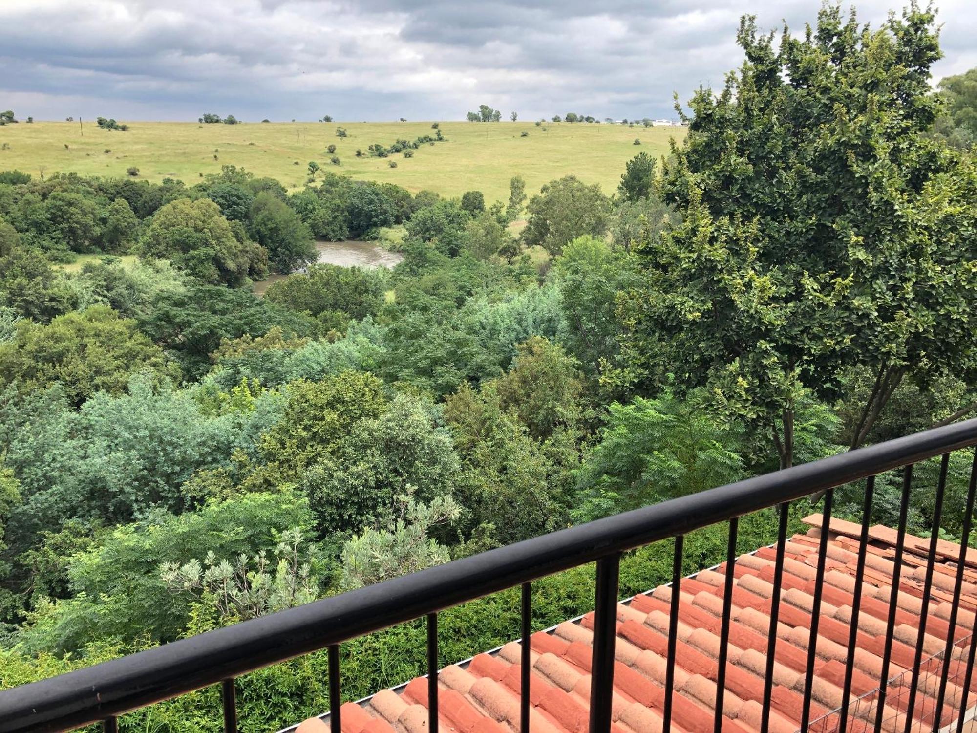 Hills And Dales Accommodation Lanseria Bagian luar foto