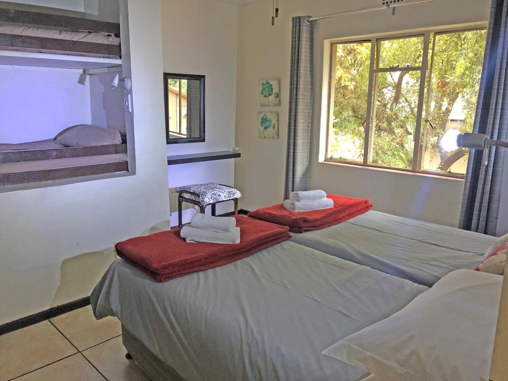 Hills And Dales Accommodation Lanseria Bagian luar foto