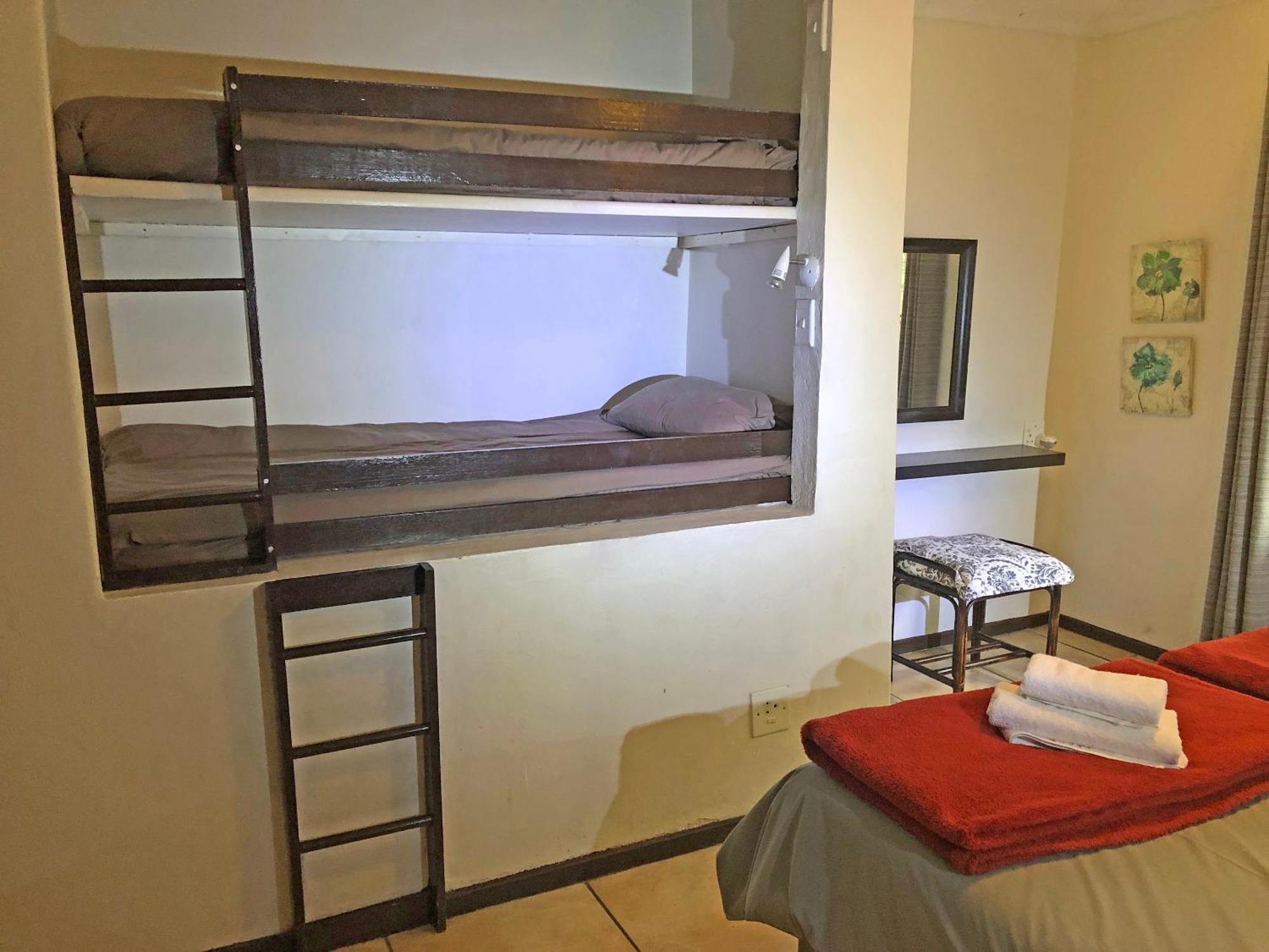 Hills And Dales Accommodation Lanseria Bagian luar foto