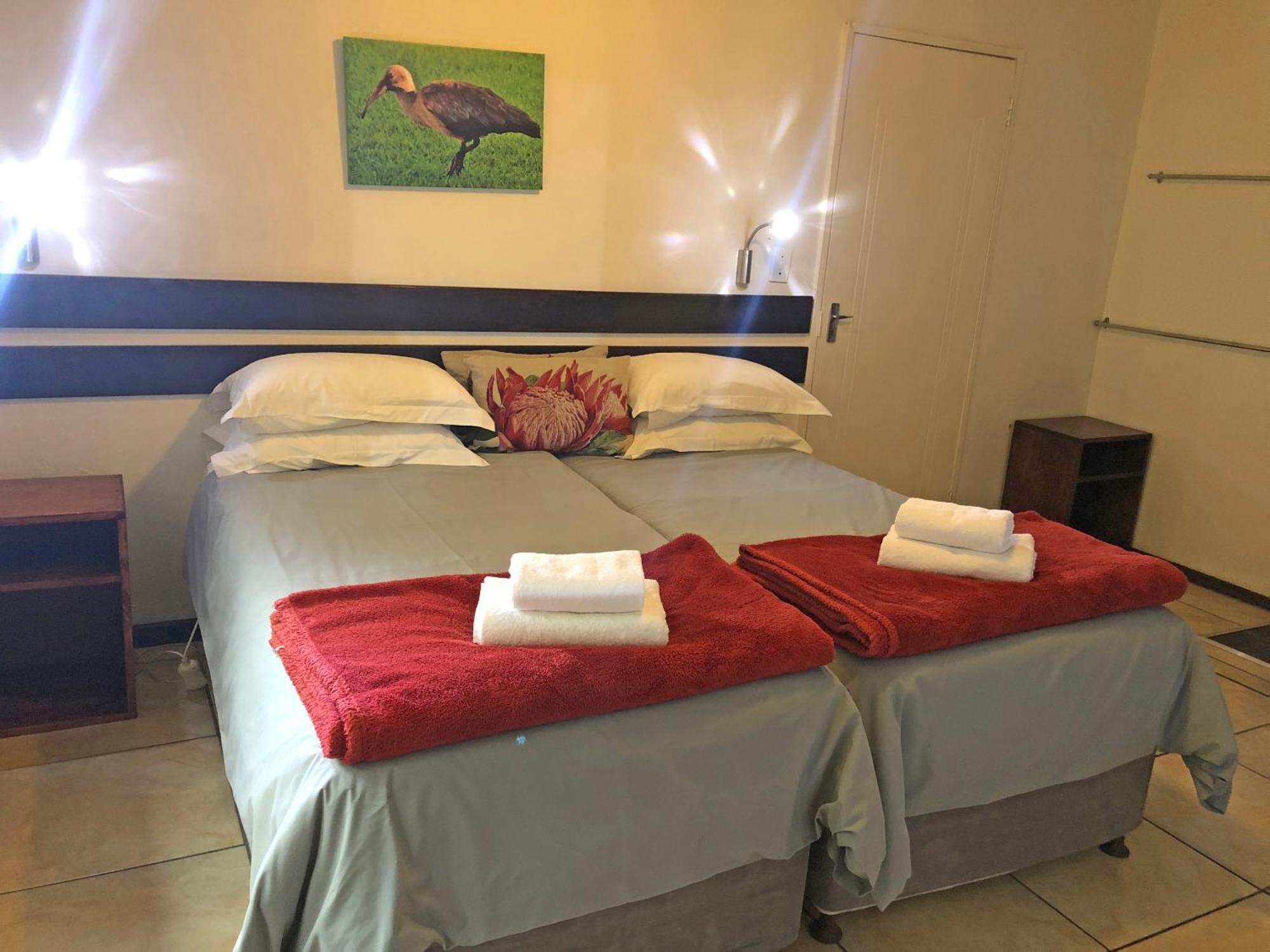 Hills And Dales Accommodation Lanseria Bagian luar foto