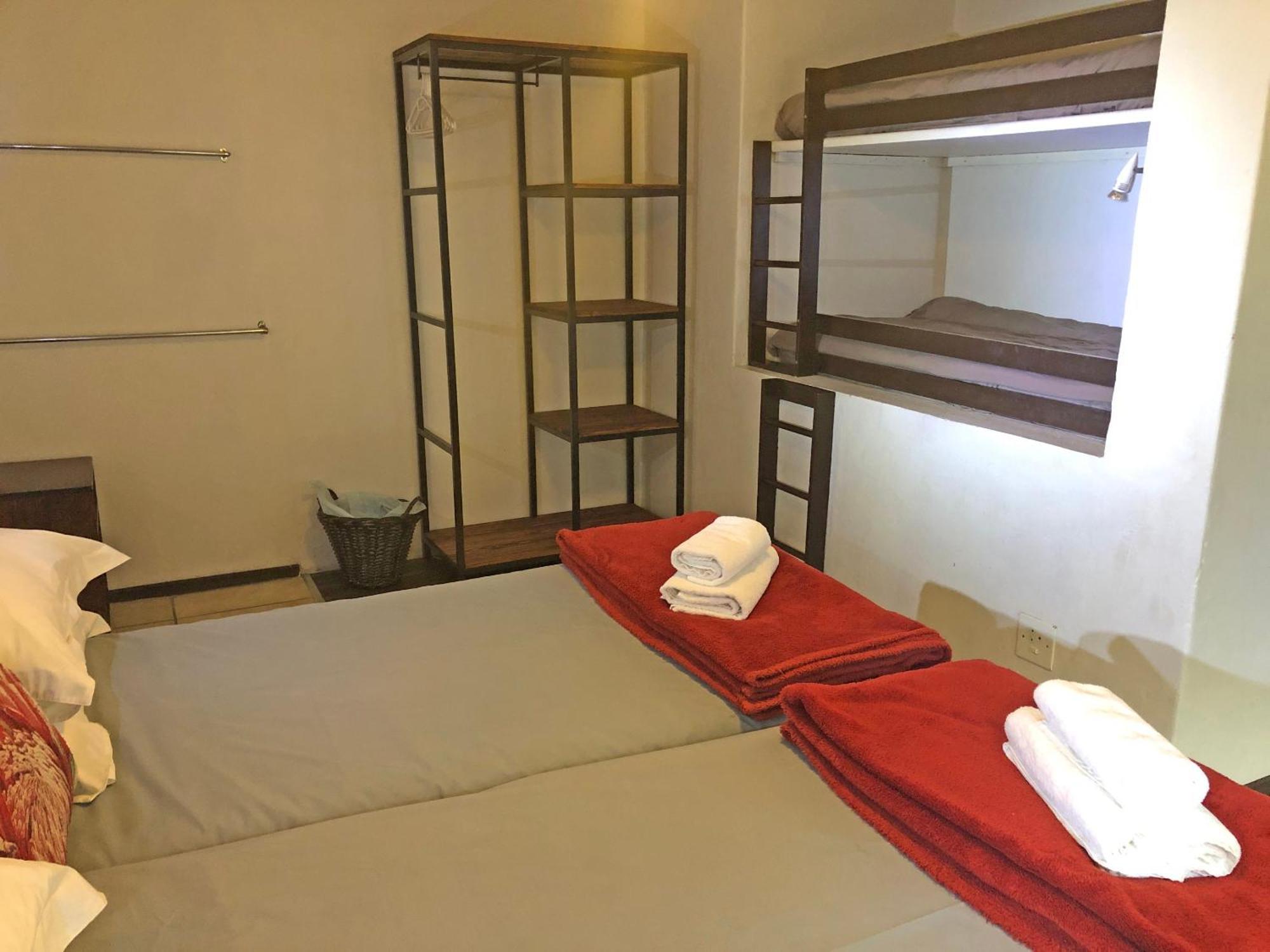 Hills And Dales Accommodation Lanseria Bagian luar foto