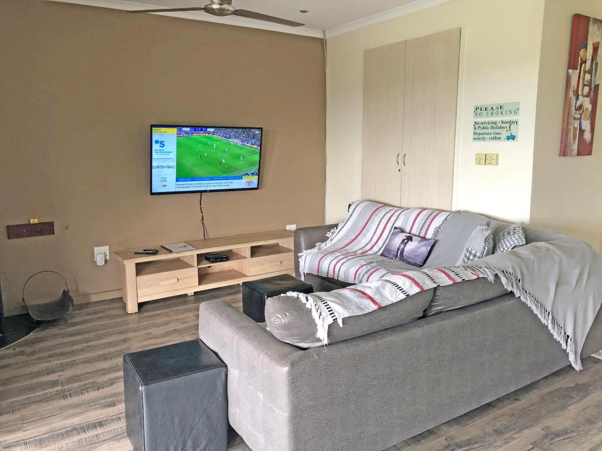 Hills And Dales Accommodation Lanseria Bagian luar foto