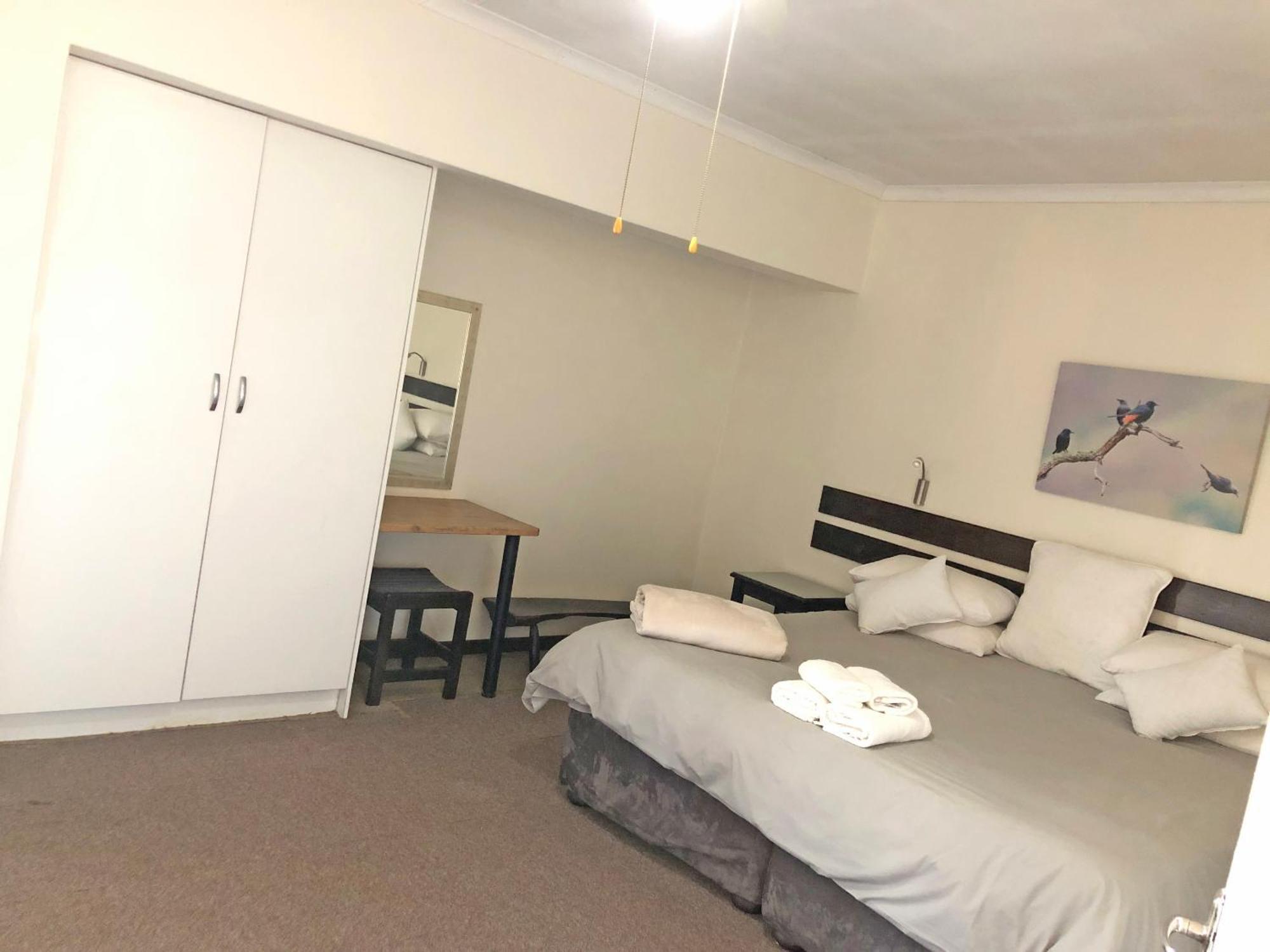 Hills And Dales Accommodation Lanseria Bagian luar foto